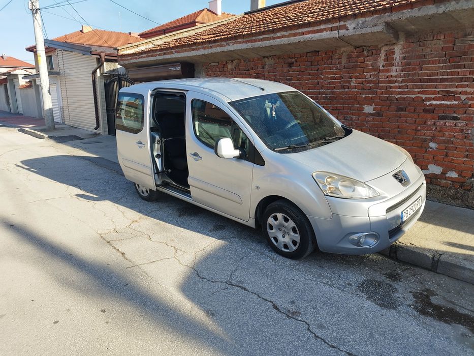 Продавам Пежо Партнер