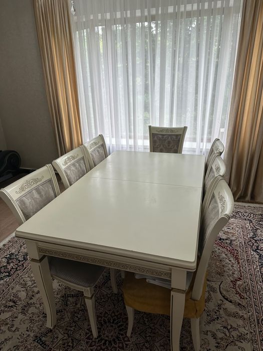 Стол большой и 8 стульев
