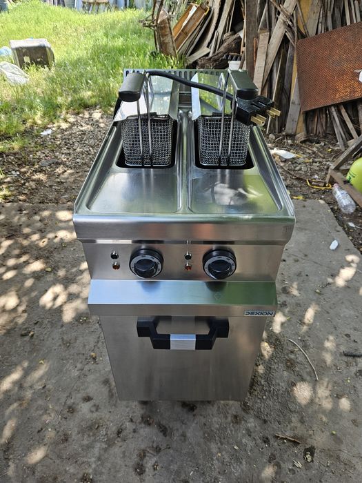 Фритюрник Професионален Бързо Нагряващи нагреватели Трифазен 10.500kw.  на Ток  7-9 литра  Цена 700 Евро