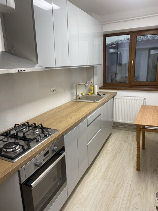 inchiriez apartament 3 camere Piata Unirii - bloc Gulliver