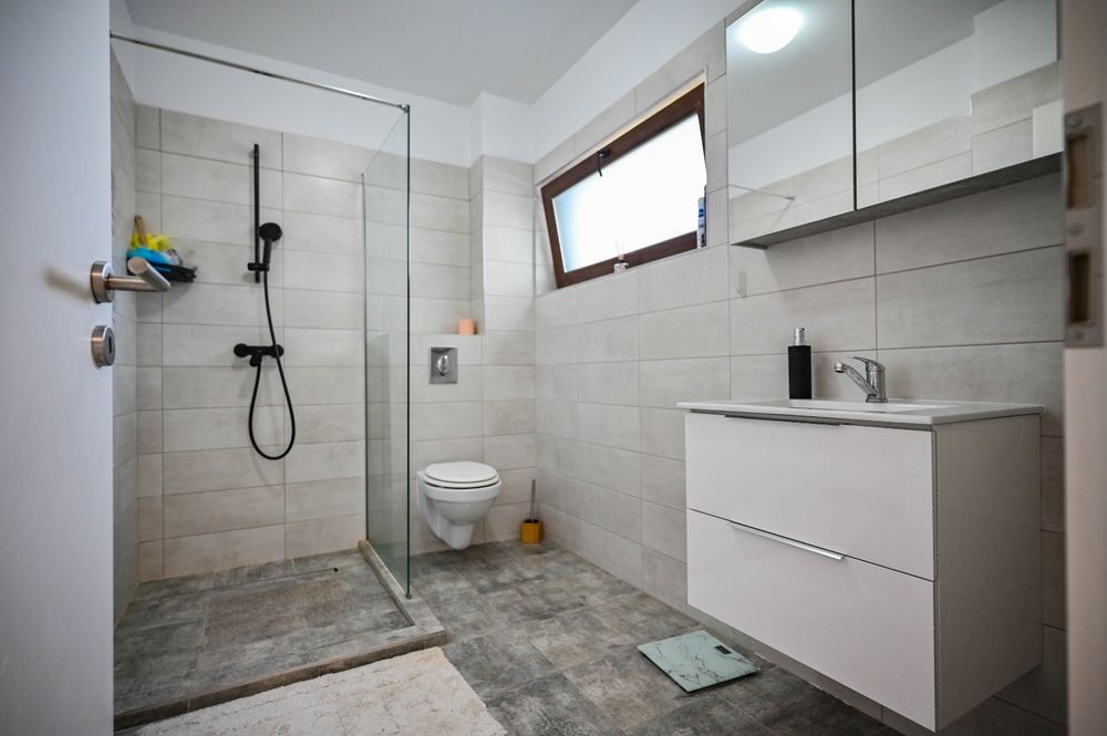 Inchiriez  Casa in Sanpetru