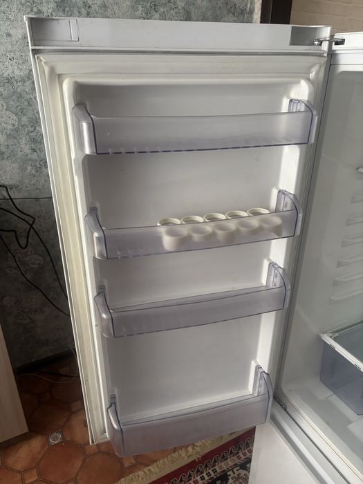 продаю холодиьник на запчасти