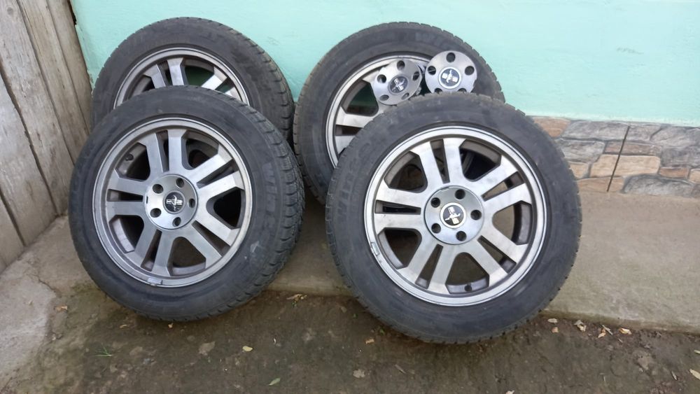 Jante aliaj 5x114.3 R17 cu anvelope iarna folosite pe Hyundai Tucson
