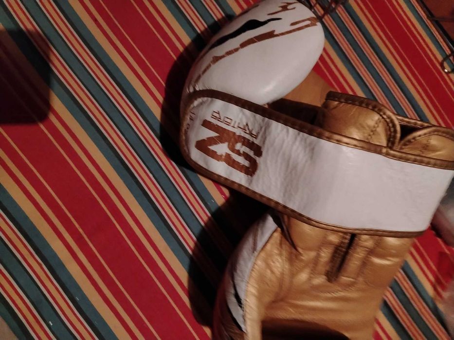 Боксови ръкавици