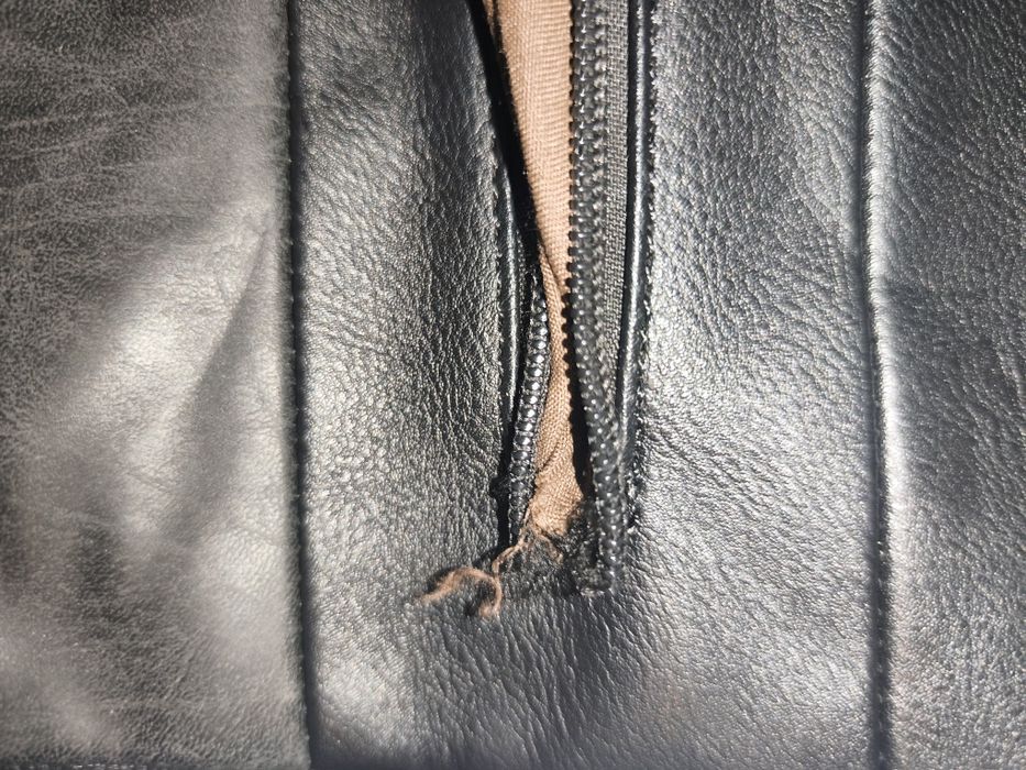 Geantă de Umăr Neagră din Piele Ecologică – Nouă (Defect la Fermoar)