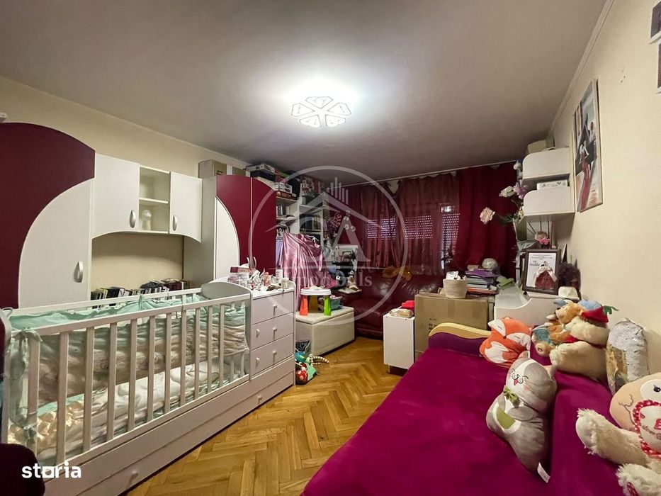 Apartament cu 3 camere de vânzare în zona Rogerius, Oradea
