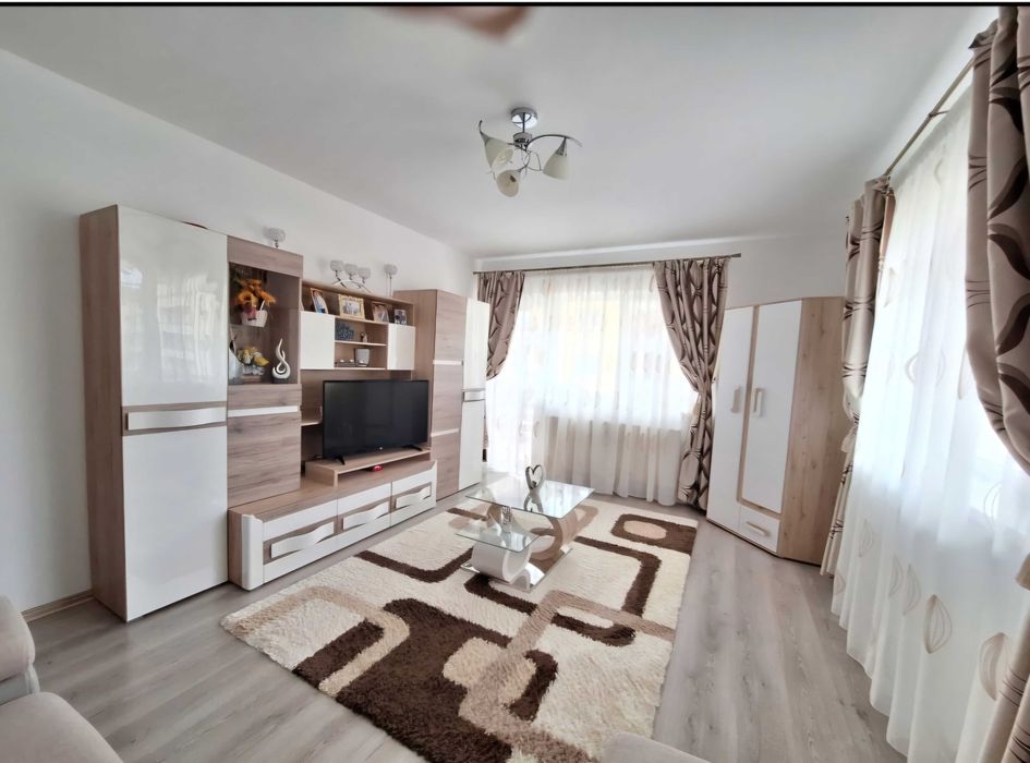 Proprietar-vanzare apartament spatios 2 camere in Subcetate Sanpetru cu loc de parcare inclus