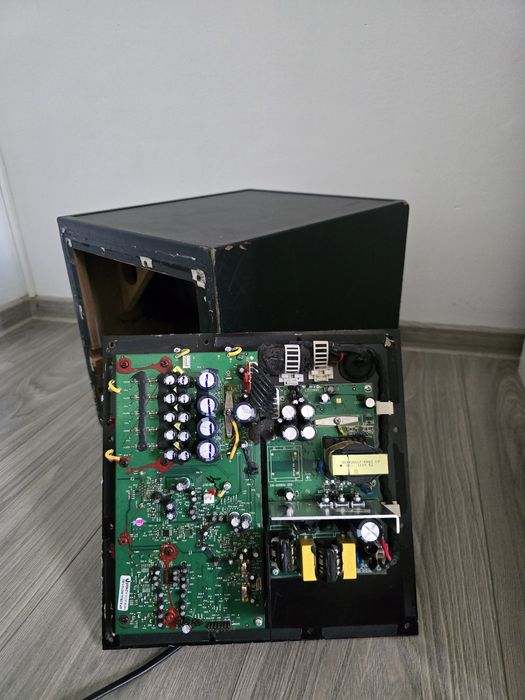 Subwoofer logitech Z906 (cititi descrierea)