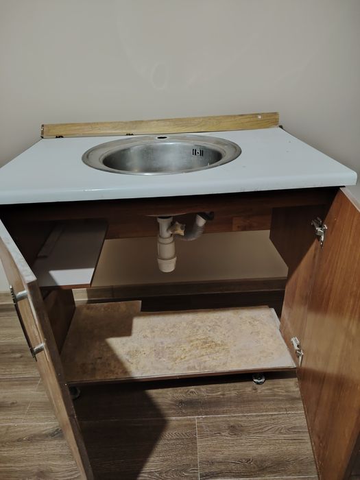 Продам мойку с шкафчиком 15000т.