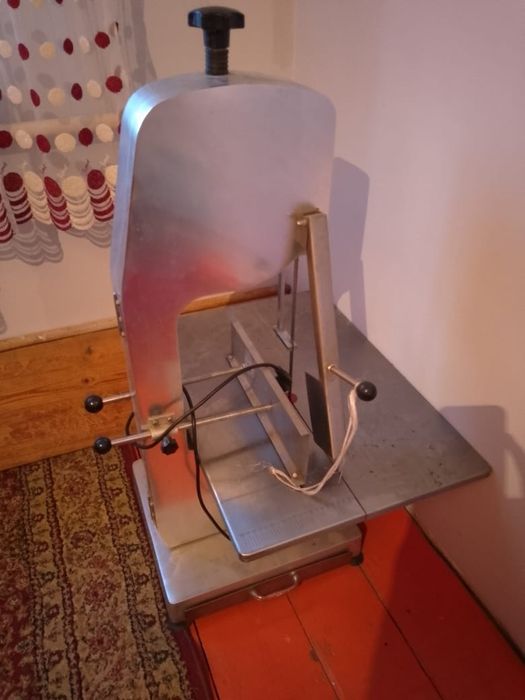 Пила мясной 220в