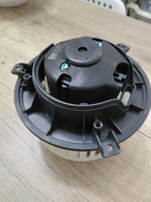 Продам вентилятор печки от кобалта