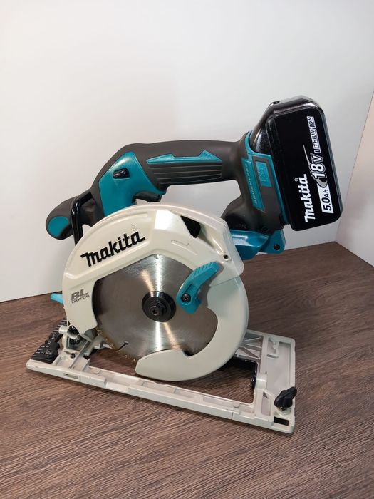 Vând circular Makita