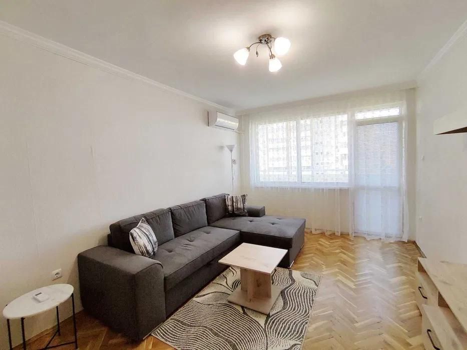 Дава се под наем Четиристаен апартамент в Варна, Червен площад - 110 кв.м за 767 € - Снимка #1