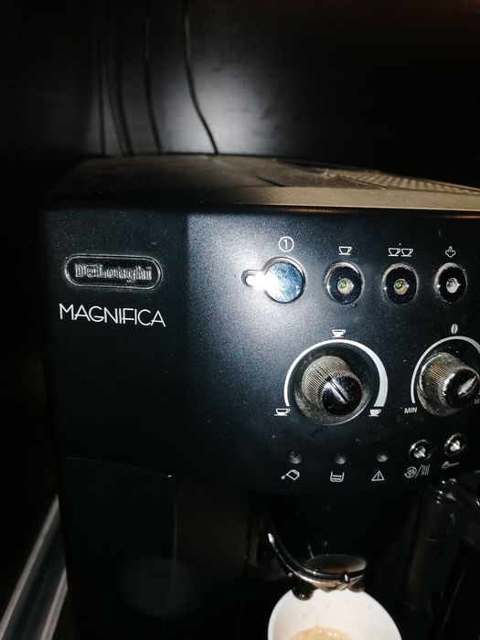 Кафе машина Delonghi Magnifica