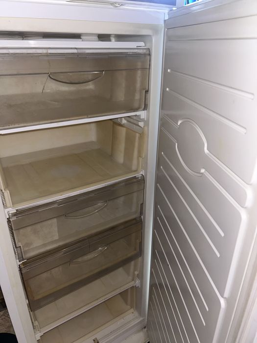 Продам морозильник