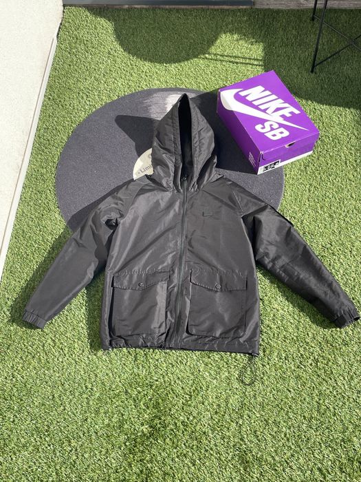 Geaca de vant Bershka