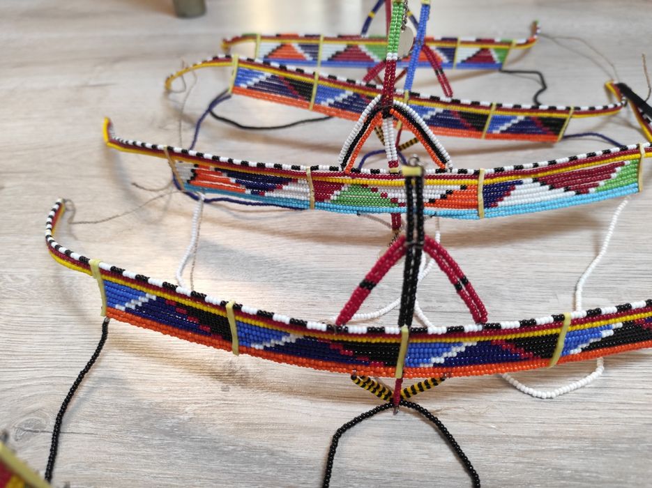 Bijuterii si palarie din pene pt. indian