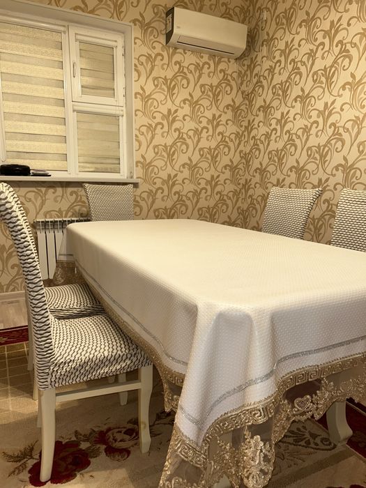 Кухонный стол из дерева