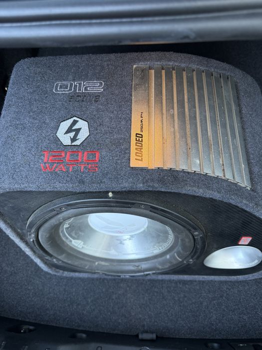 Vand subwoofer auto