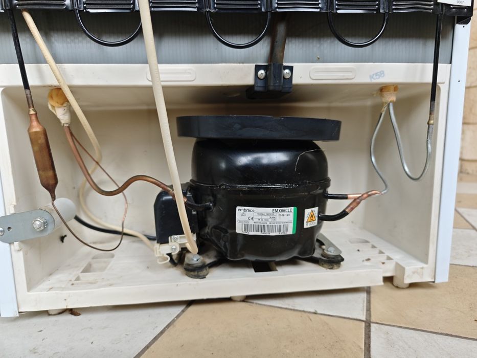 Хладилник с фризер Indesit NCAA 55 228л.