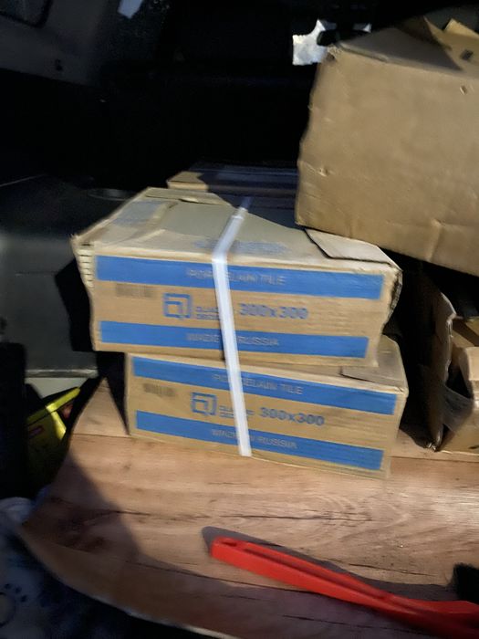 Продам кафель и раковины
