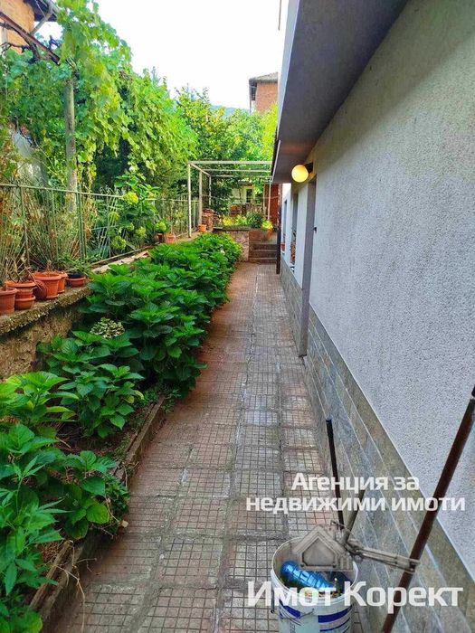 Имот Корект продава Половин Къща, кв.Изток