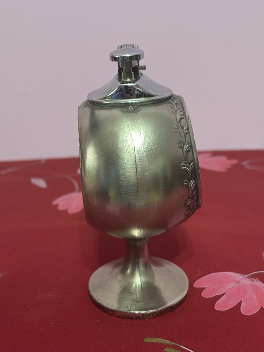 Brichetă de masă vintage pe gaz