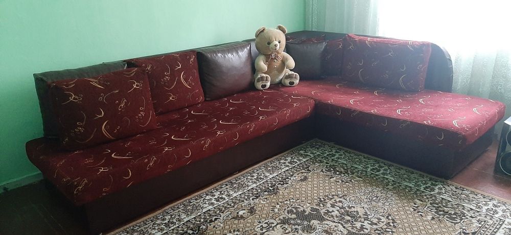 Запазен ъглов холов диван