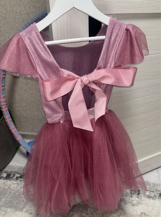 Нарядное платье на девочку