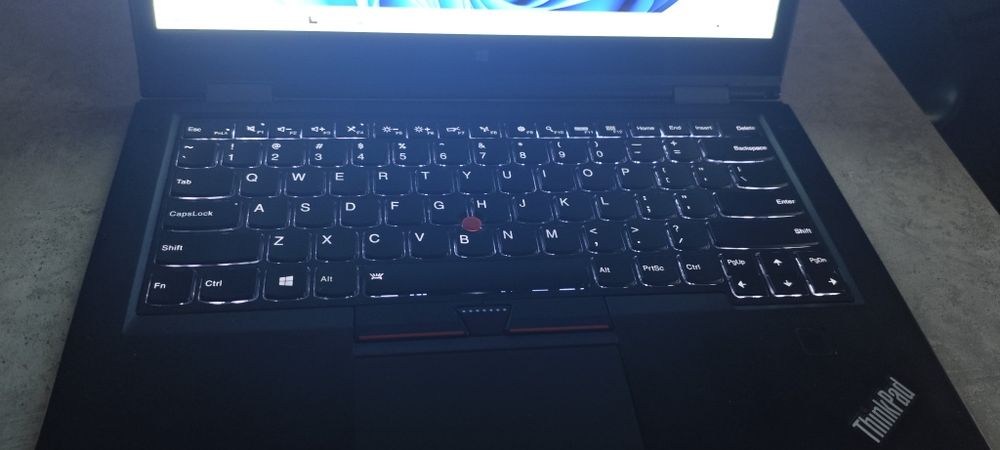 Ноутбук X1 Yoga .