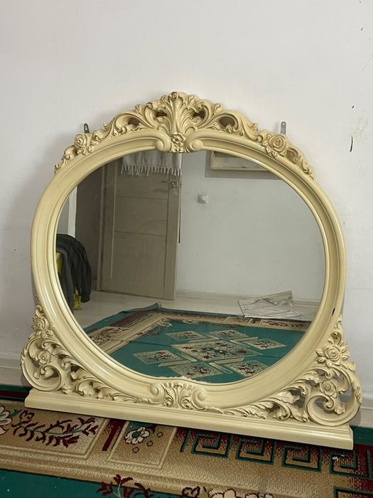 Зеркало,айна мебелден қалған