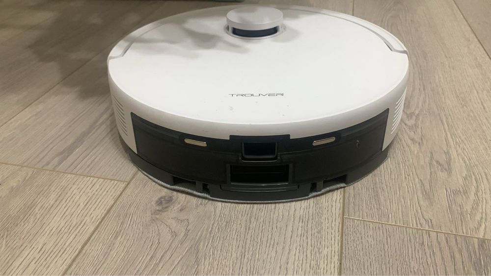 Продаю робот пылесос