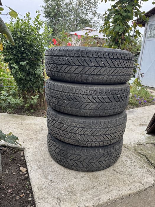 Vand anvelope iarna 195/65/15 +jante tabla R15