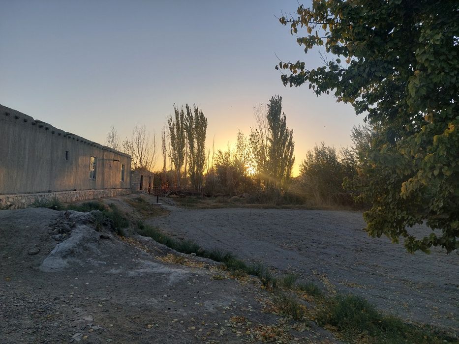 Уй сотилади нархи телда келишилади