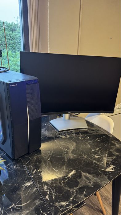 Компютър с монитор Dell