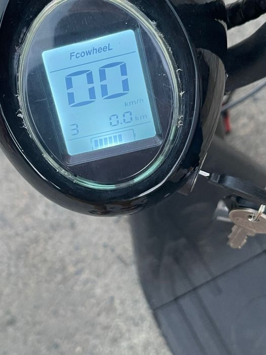 Vand Scuter electric in stare bune