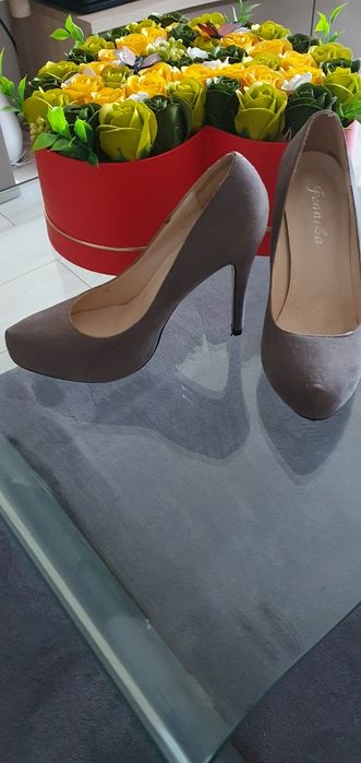 Pantofi cu toc cu/fără platforma