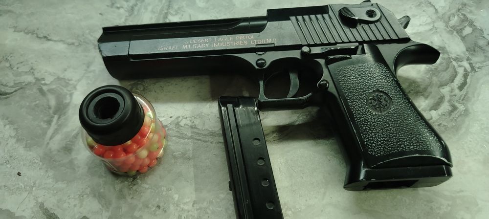 Продам пистолет игрушечный металлический