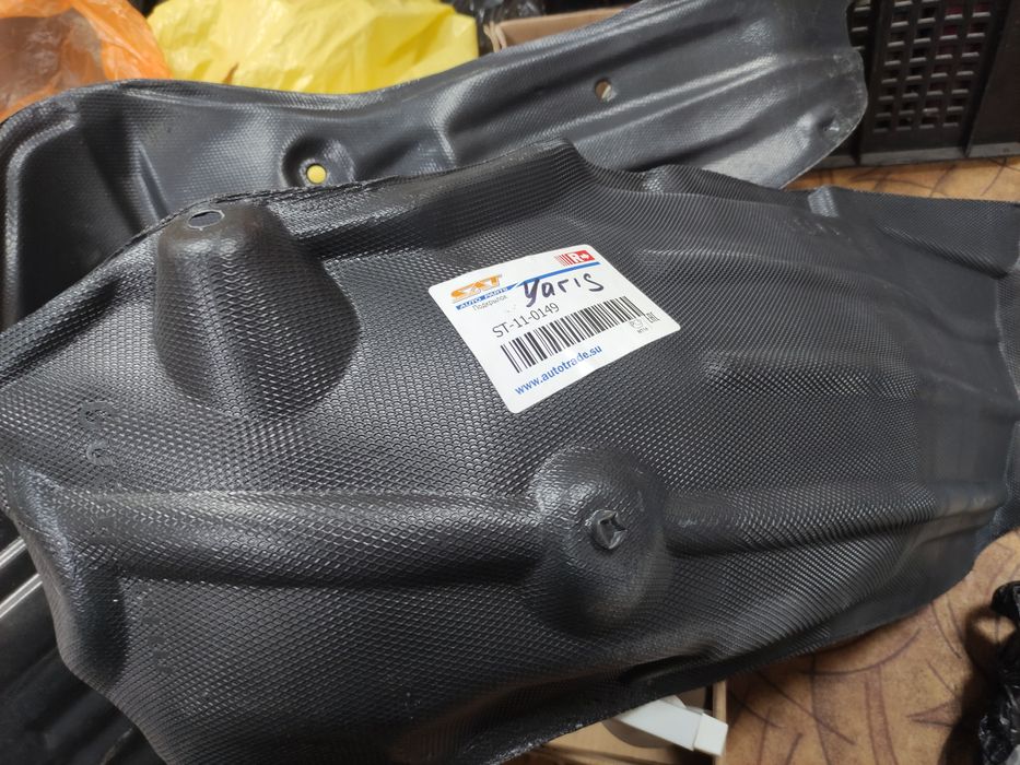 Подкрылок Лансер, Ярис