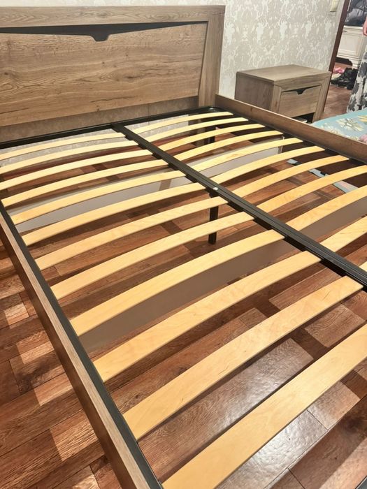 Продам кровать и тумбочки