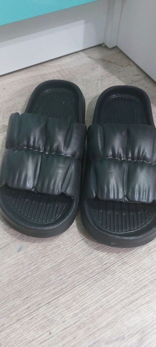 Продам шлепанцы 36, 37 Новые