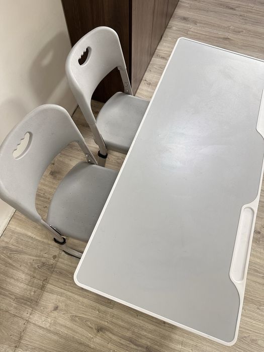 Парты и 2 стула комплект