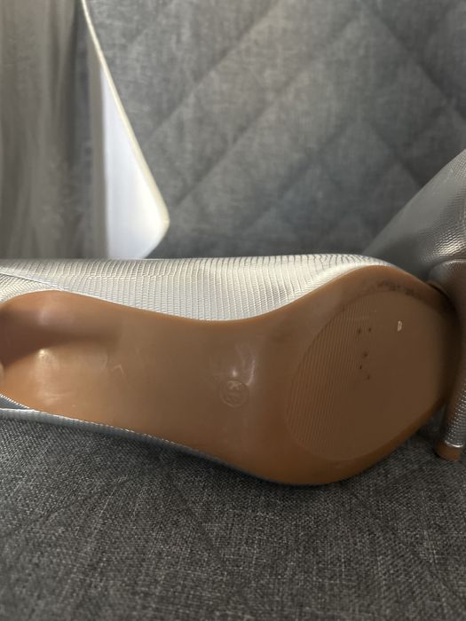 Pantofi argintii marimea 38