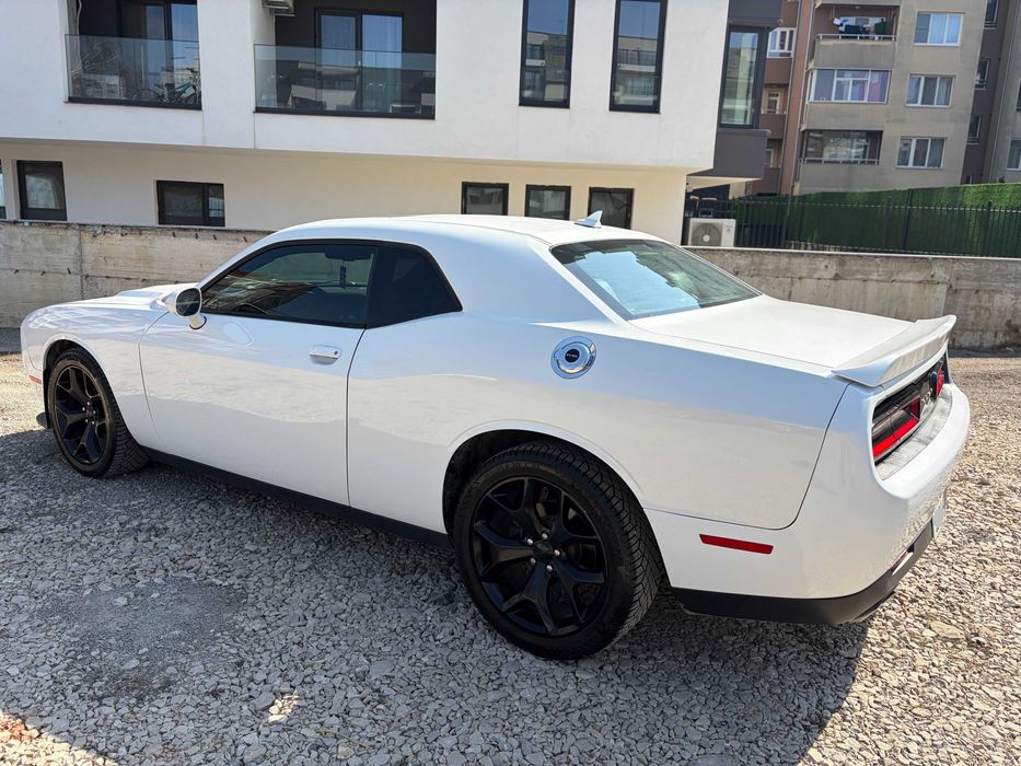 Dodge Challenger SXT Plus 3.6