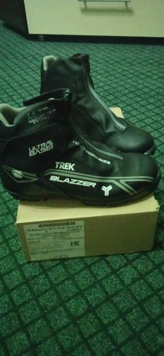 Продам лыжные ботинки