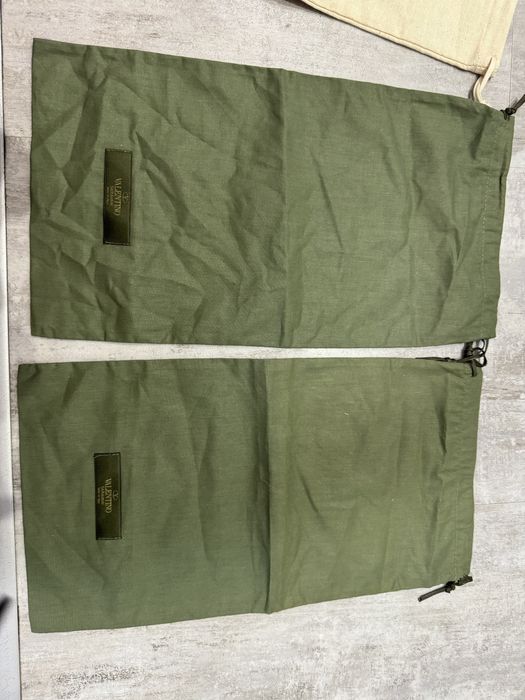 Нови противопрахови торби Valentino Garavani