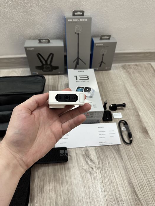 GoPro Hero 13 Black / Limited Edition Polar White / + accesorii GoPro.