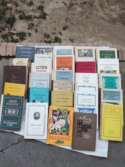 Продам книги Словори и много разных книг