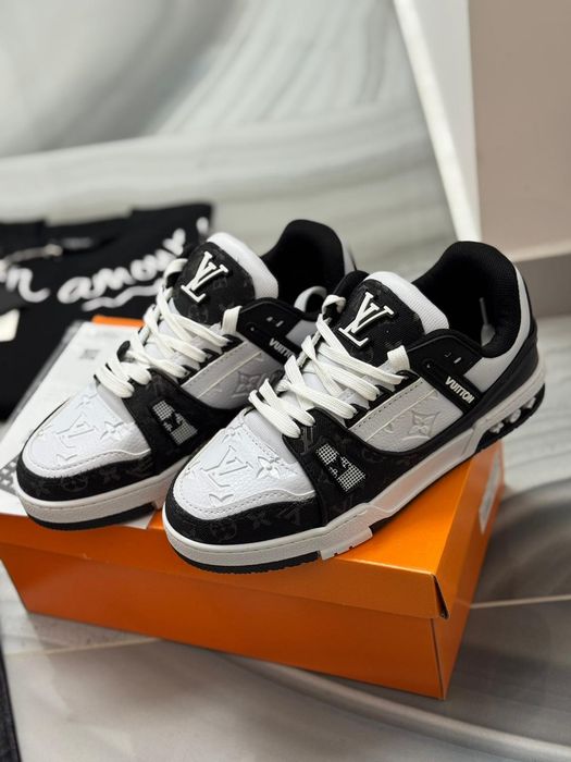 Adidași Louis Vuitton