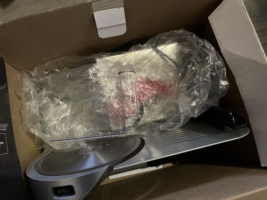 Резачка за колбаси и хляб